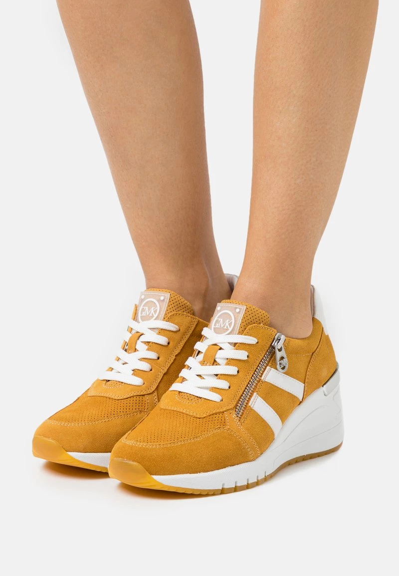 Marco Tozzi Femme BY GUIDO MARIA KRETSCHMER Baskets Basses Saffron 1 Marco Tozzi Femme BY GUIDO MARIA KRETSCHMER Baskets Basses Saffron